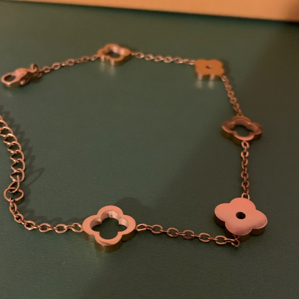 Elegant Clover Flower Bracelet